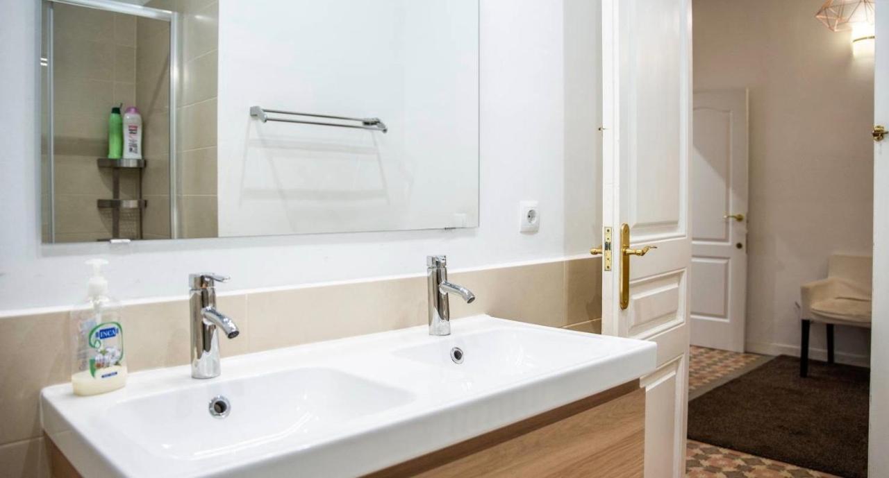 Eixample Apartments - Pova Барселона Екстериор снимка